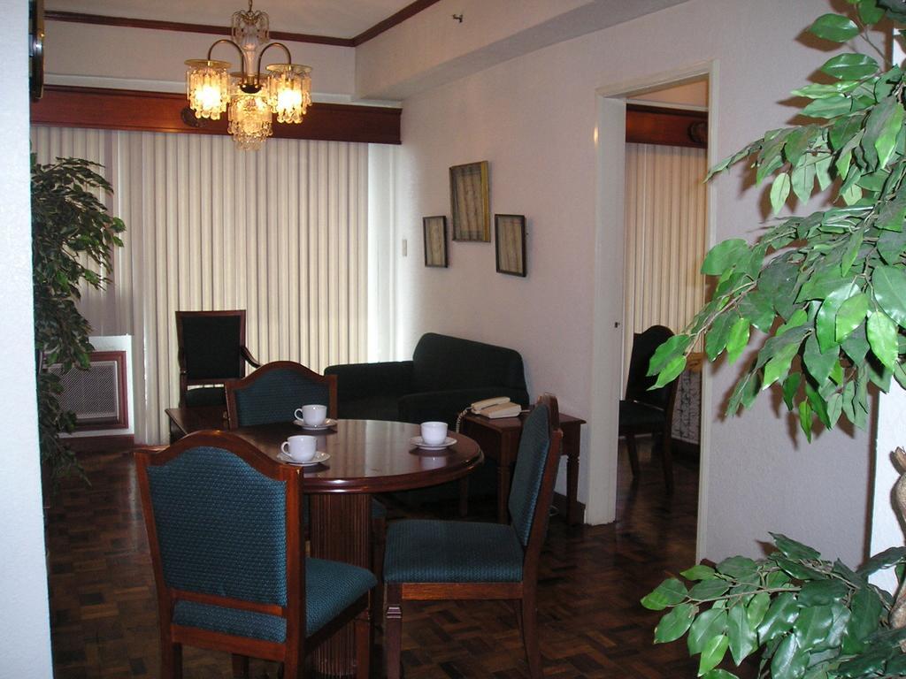 Citadel Inn Makati Μακάτι Δωμάτιο φωτογραφία